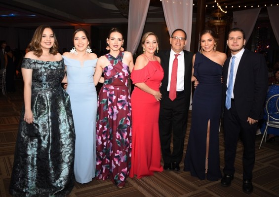 Sofía, Daniela, Ana, Carlota, Edgardo, Larissa, y Edgardo Antonio Altamirano Calderón