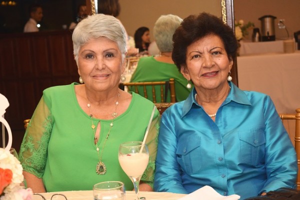 Yolanda de Torres y Zoila Torres.