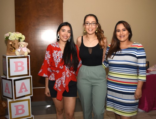 Adela Rivera, Ligia Rivera y Daniela Cisneros