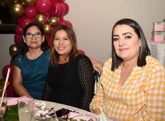 Alejandrina Orellana, Vanessa Orellana y Carmen Castellanos