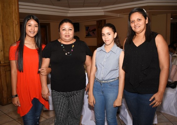 Alisson Flores, Elsy Rosales, Marlin Rivera y Nuria Flores