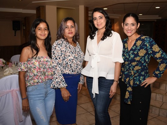 Allison Alvarado, Elvia Lobo, Marcela Portillo y Johana Ocampo