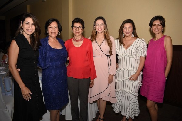 Ana Karina Moreno, Ana María de Moreno, Graciela Argüello, Gissell Santos, Lourdes Moreno y Velkis Santos