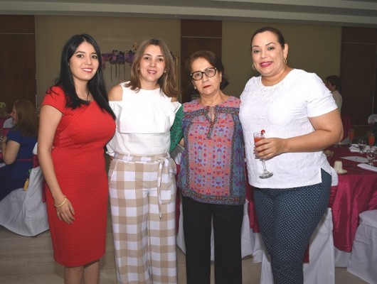 Andrea Lean, Shirley Bueso, María de la Cruz Florentino y Tania Pineda