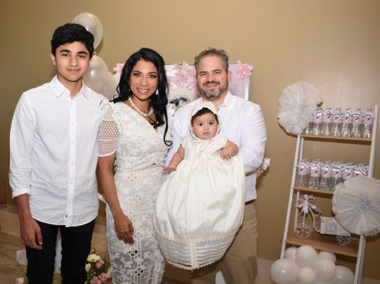 Andrés Rodríguez, Sarahí Sánchez de Rodríguez, Manuel Rodríguez y la preciosa Isabella Victoria Rodríguez Sánchez