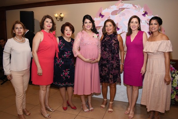 Barbara Salas, Xiomara Rivera, Bertha López, Olga Alejandra Salas de Rivera, Miriam Boden, Jennifer y Dalila Boden