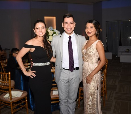 Carol Flores, Fabricio Medina y Vanessa Suazo, hermana de la novia