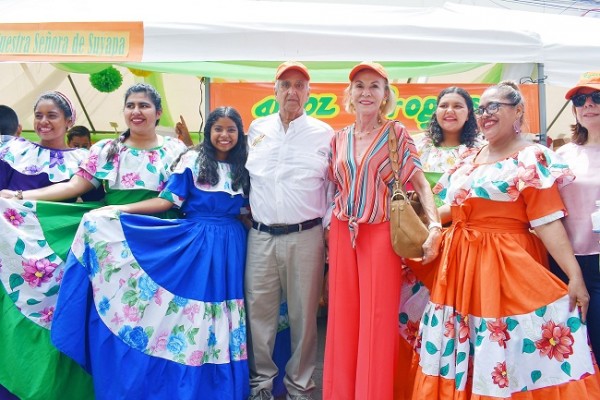 El Festival del Arroz en honor a don Michael Hawit…aquí con su esposa, Gloria de Hawit en el evento que superó la expectativas progreseñas