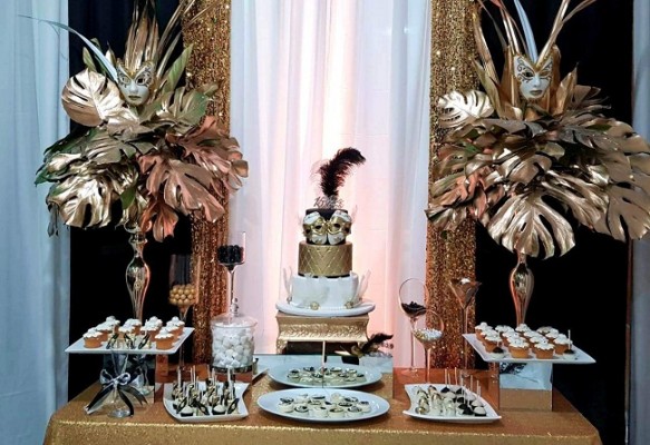 El exquisito pastel elaborado por Hanan´s Bakery conjuntó la puesta en escena de la celebración de quinceañera.