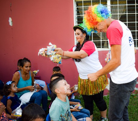 Grupo Jaremar dibuja sonrisas a 50 niños