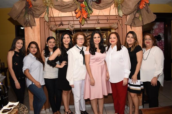 Fernanda Paredes, Katherine Sabillon, Catherine Navarrete, Patricia Orellana, Alma de Chinchilla, Alejandra Herrera, Alma de Herrera, Marcela Herrera y Patricia de Orellana.