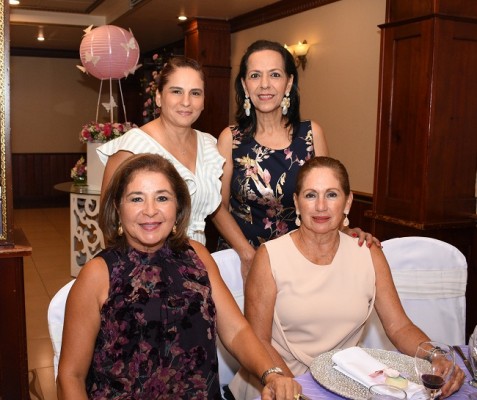 Fabianie de Florentino, Lorette Kawas, Miriam Boden y Ruth Janeth Fasquelle