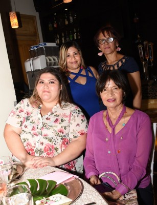 Gabriela Briones, Eny Paz, Sandy Orellana y Gloria Guevara