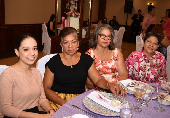 Gabriela Sierra, Flor Coello, Blanca Coello y Rosa Vilma Coello