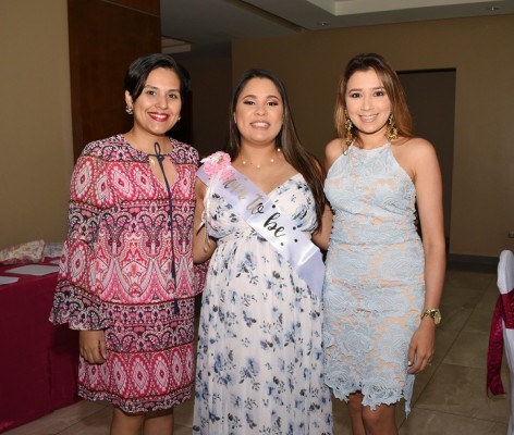 Gabriela de Ortega, Fabiola Rivera de Lean e Ivette Ochoa