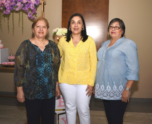 Gloria de Rivera, Claudia Rivera y Rosita de Rivera