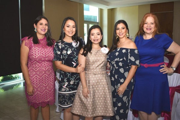 Grecia Cruz de Rivera, Irene Rivera, María Fernanda Rivera, Ivonne Cano y María Bonilla