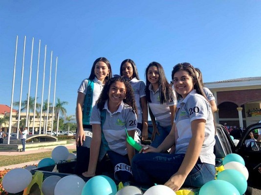 Jennipher Soriano, Alma Barralaga, Abby Mejia, Dinorah Varela y Paola Piura