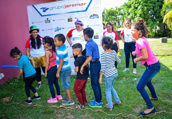 Grupo Jaremar dibuja sonrisas a 50 niños- Juegos