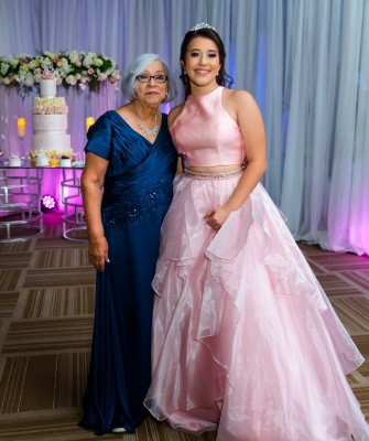 Juventina de Paz, abuela materna y Paola Sofia Solis Paz