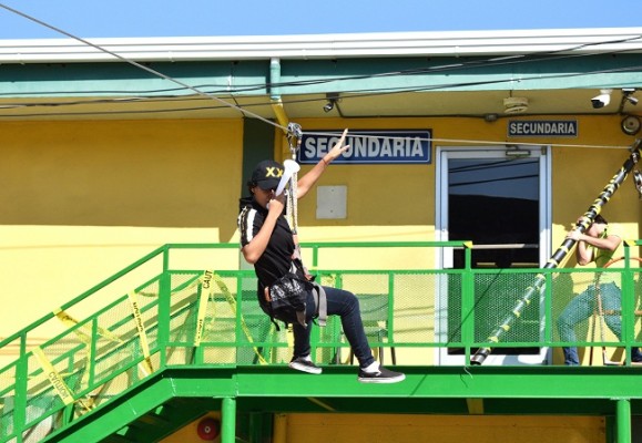 Katherine Guifarro, mientras realizaba su entrada por el escenario.