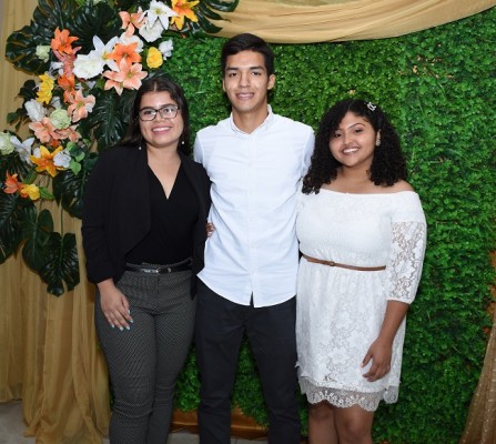 Kelly Hernández, Roberto Oyuela y Josseline González