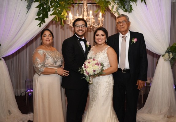 La madre de la novia, Myrna Castañeda, Javier Omar Galindo Pinto, Mónica Beatriz Araujo Castañeda y su abuelo, Hernan Araujo