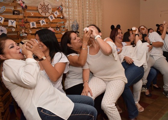 Las selectas invitadas disfrutaron de una recepcion muy divertida.