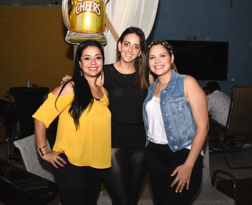 Leslie Zuniga, Andrea de Peralta y Keren Erazo