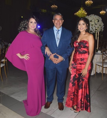 Lolita y Luis Caraccioli con Marcia Rivera.