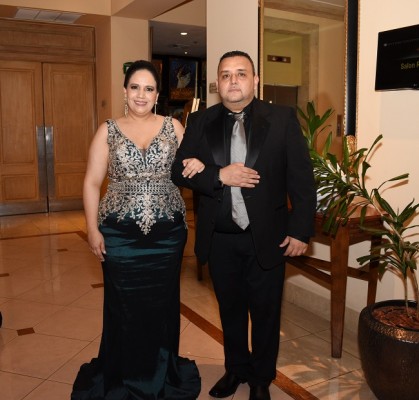 Los padres de la encantadora novia: Kelly Mejía y Douglas González