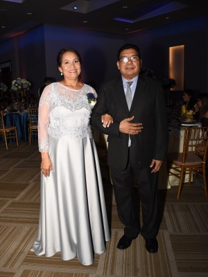 Los padres de la novia, Maritza Iraheta de Suazo y Elio Suazo