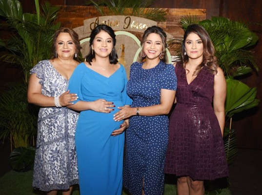 Lucy de Ordóñez, Nelssy Ordóñez de Reyes, Lucy Ordóñez de Flores y Johana Izaguirre