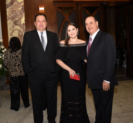 Manuel Castillo, Giuliana Larach y Constantino Larach