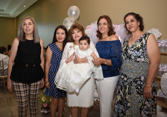 María Cristina Samara, Erika Giacoman, Maritza Lara, Isabella Victoria Rodríguez Sánchez, Siham Handal y Sandra Yuja