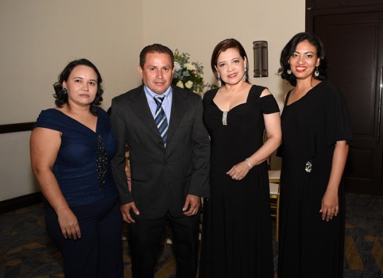 Mery de Rivera, Adolfo Rivera, Amparo Aguilar y Victoria Trochez