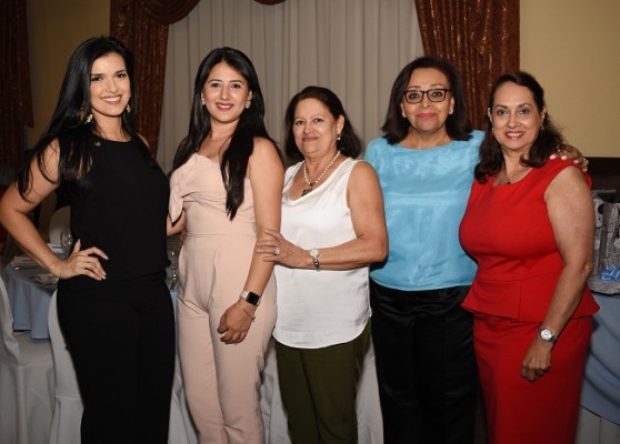 Nancy Paredes, Norely Espinoza, Yolanda Alvarado, Ruth Gómez y Sandra Lili Alvarado