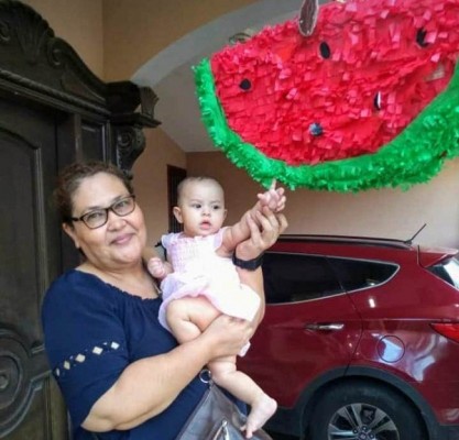 Nolvia Mejía de Vijil con su preciosa nieta celebrando esa fecha tan especial