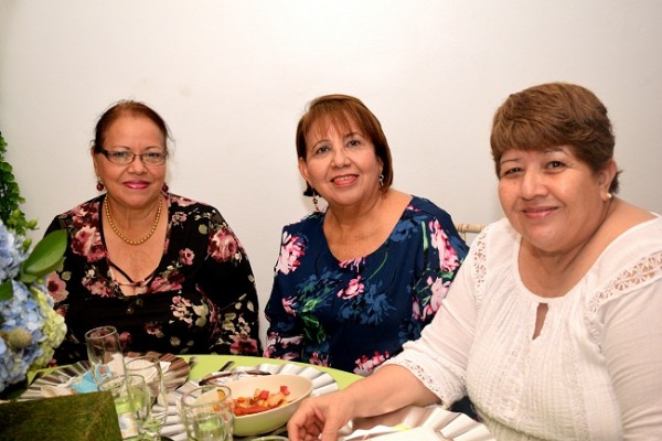 Nora Zepeda, Rosalina Kislind y Corina Castellanos.