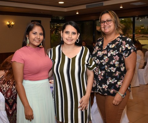 Paola Clavasquin, Sonia Chinchilla y Yessenia Cubas