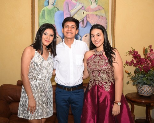 Paola Mejía, Fredy Benítez y Aurora Zelaya
