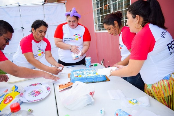 Grupo Jaremar dibuja sonrisas a 50 niños- Refrigerio