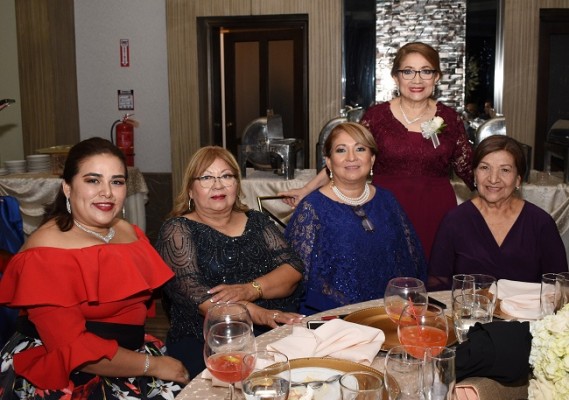 Rosa María de Pineda, Luz Ramírez, Iris Amaya, Sandra Alarcón y Emérita Recinos