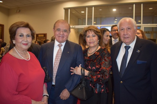 Rosario de Marinakys, Alberto y Nena Díaz Lobo con Manuel Marinakys.