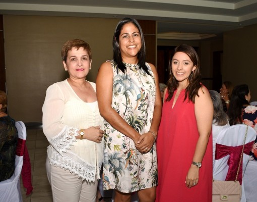 Roxana de Lean, Silvia de Perdomo y Jacqueline de Casco