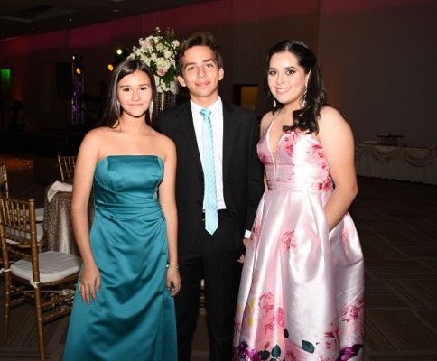 Samantha Medina, Emilio Castellanos y Paulette Espinoza