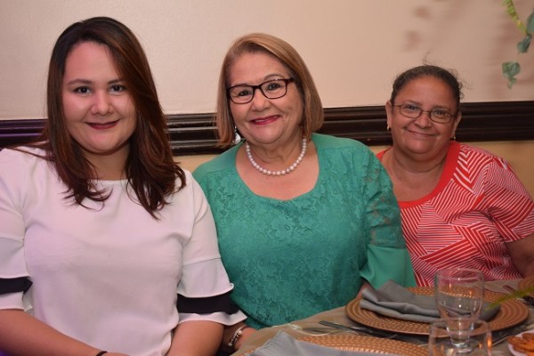 Sarah Hedman, Xiomara Hedman y Jacqueline Mena.