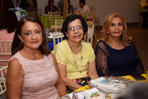 Suyapa Ávila, Ana María Williams y Lolis Caballero.
