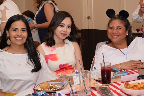 Irma de Pavón, Jenny Ochoa y Carmen Gavarrete