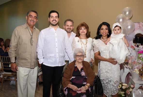 Víctor Manuel Lara, Víctor Manuel Lara, Manuel Rodríguez, Maritza Lara, Sarahí Sánchez de Rodríguez, Isabella Victoria Rodríguez Sánchez y Susana Portillo.